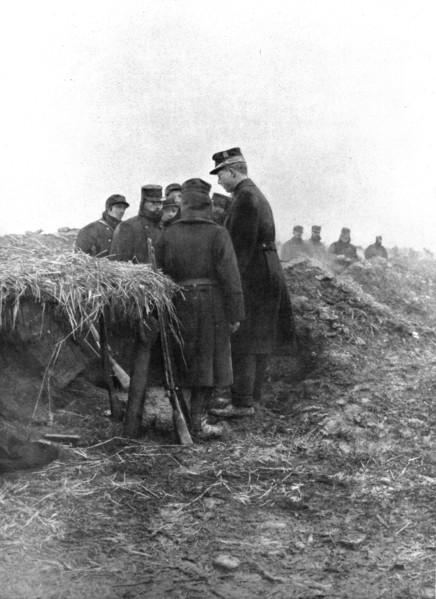 ''La Guerre de Tranchees; Le "Roi-camarade"; Albert 1er Dans les tranchees d'Avecapelle', 1915. Creator: Unknown.