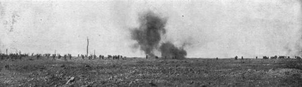 'La bataille de la Somme; Trois instantanes de l'attaque Britannique du 25 septembre..., 1916. Creator: Unknown.