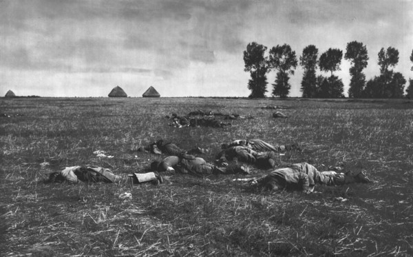 ''Le Reve Ecroule; Des cadavres Allemands dans la plaine', 1914. Creator: J Simont.