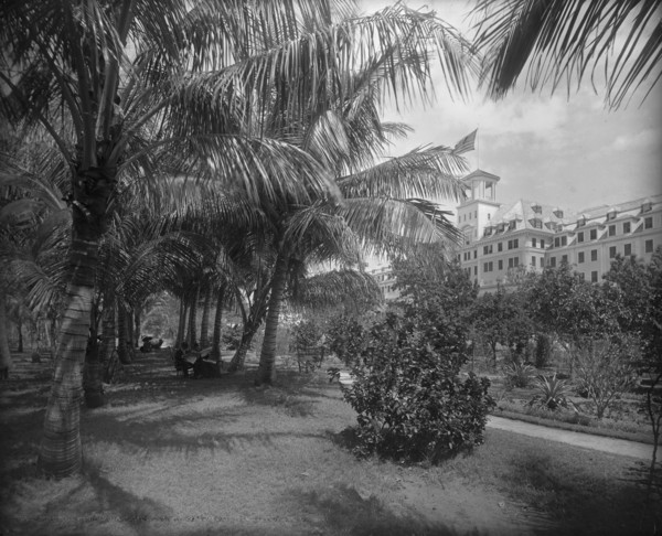 Hotel [Royal] Poinciana, Lake Worth, c1894. Creator: William H. Jackson.