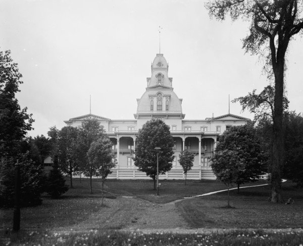 Athenaeum Hotel, Chautauqua, between 1880 and 1897. Creator: William H. Jackson.