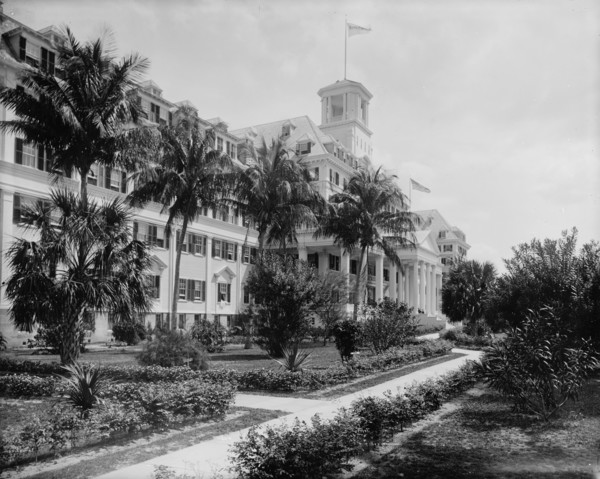 Hotel Royal Poinciana, Palm Beach, Fla., c1900. Creator: Unknown.