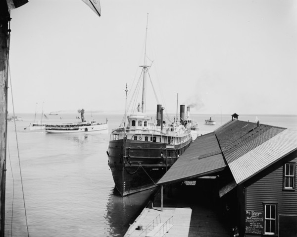 Peerless at Mackinac Island, between 1900 and 1906. Creator: Unknown.