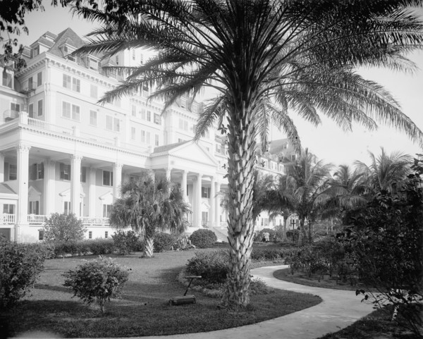 The Royal Poinciana Hotel, entrance, Palm Beach, Fla., 1902. Creator: Unknown.