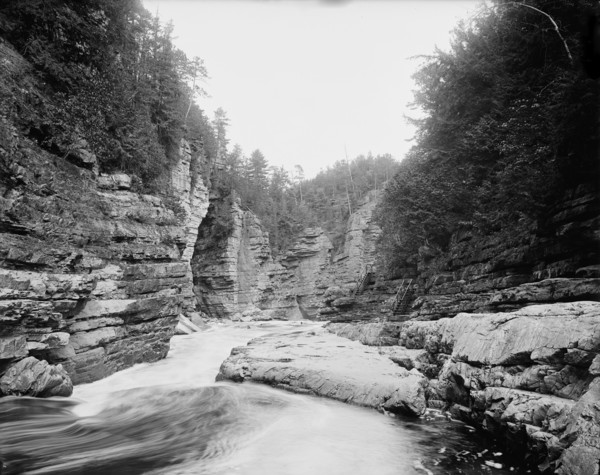 Split Rock, near view, Ausable Chasm, N.Y., between 1900 and 1910. Creator: Unknown.