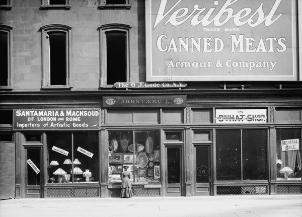 John C. Graul's art store, 217 Fifth Avenue, New York, between 1900 and 1905. Creator: Unknown.