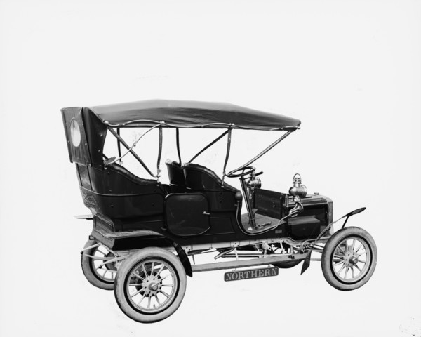 Northern Manufacturing Company car, between 1900 and 1910. Creator: Unknown.