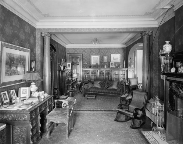 Residence of Hervie Wetzel, Detroit, Mich., between 1905 and 1915. Creator: Unknown.