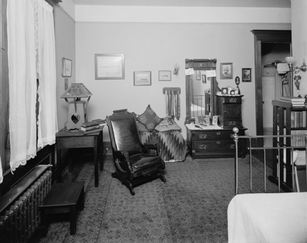 Bedroom, residence of Mr. Fair, 40 Putnam Avenue, Detroit, Mich., between 1905 and 1915. Creator: Unknown.