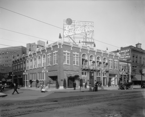 Edelweiss Cafe, Detroit, Mich., between 1905 and 1915. Creator: Unknown.