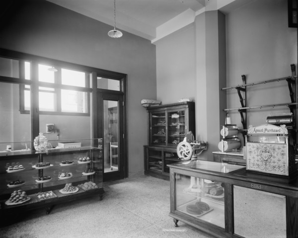 Edelweiss Cafe, delicatessen room, Detroit, Mich., between 1905 and 1915. Creator: Unknown.