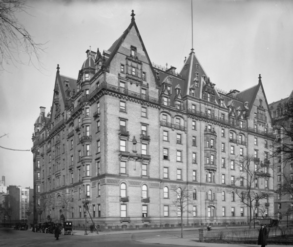 Dakota Apartment House, New York, N.Y., between 1905 and 1915. Creator: Unknown.