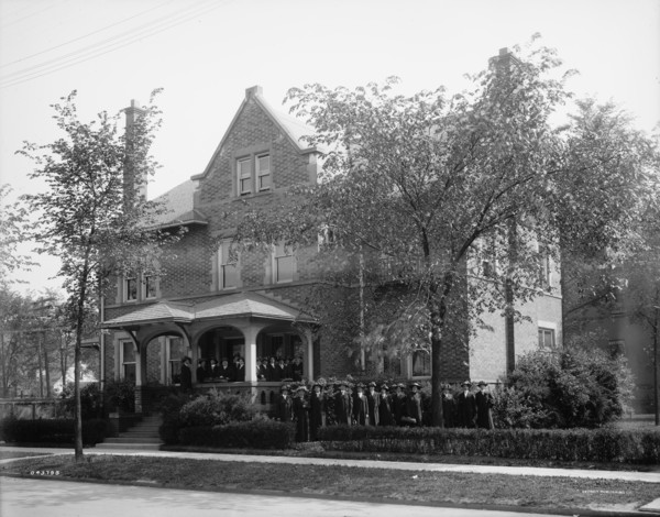 Visiting nurses' building, Detroit, Mich., between 1905 and 1915. Creator: Unknown.
