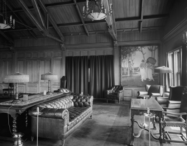 Memorial Hall, Frederick Stearns & Co. laboratory, Detroit, Mich., between 1905 and 1915. Creator: Unknown.