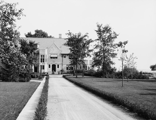 Mr. Swift's residence, Detroit, Mich., between 1905 and 1910. Creator: Unknown.