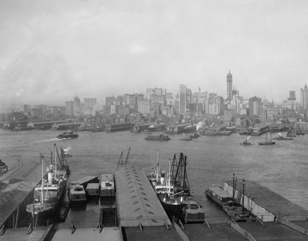 The Heart of New York, N.Y., c.between 1900 and 1910. Creator: Unknown.