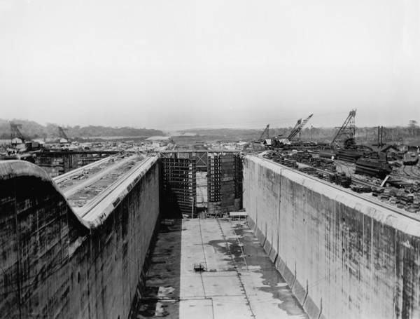 Gatun Lock chamber, Panama Canal, between 1910 and 1914. Creator: Unknown.