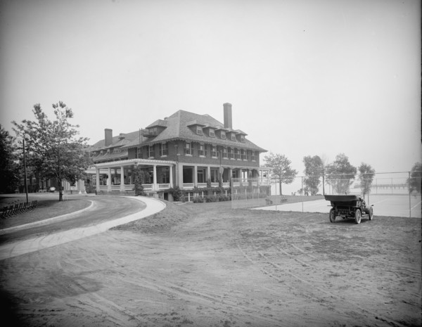 Country club, Grosse Pointe, Mich., between 1900 and 1920. Creator: Unknown.