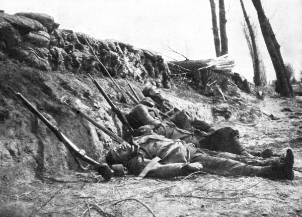 'Chimie Militaire Allemande; Ces zouaves, surpris derriere leur parapet par la nappe de gaz', 1915 Creator: Robert Scotland Liddell.