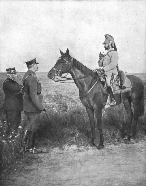 'Dix-Sept ans apres Fachoda; L'ancien sirdar retrouve en champagne l'ancien...', 1915 (1924). Creators: Unknown, Jean-Baptiste Marchand.