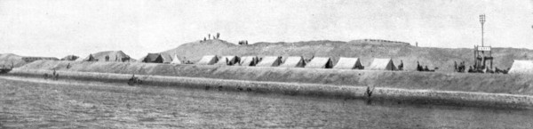 'Sur le Canal de Suez; Campement et retranchement anglais sur la rive asiatique de..., 1915 (1924) Creator: Unknown.