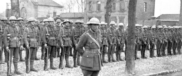 ''Aux armees Britanniques; Le nouveau casque anglais', 1916 (1924) Creator: Unknown.