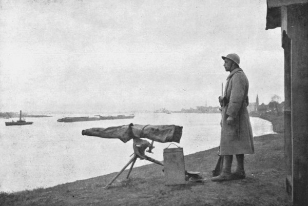 'La Paix Victorieuse; La Garde au Rhin: Janvier 1919, mitrailleur du 28e d'infanterie..., 1919. Creator: Unknown.