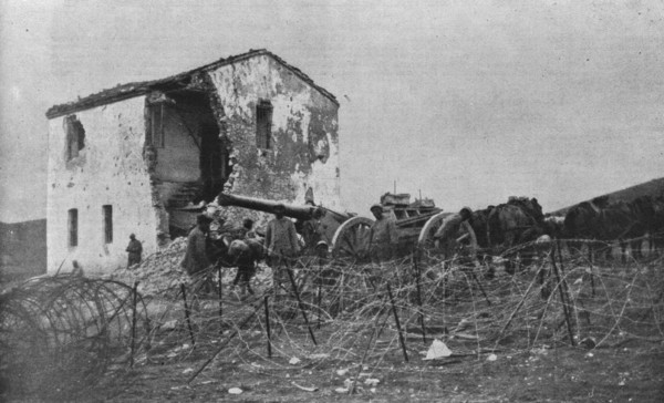 'Sur les champs de bataille Macedoniens de Gornitchevo et du Kaimaktchalan; La premiere..., 1916. Creator: Unknown.