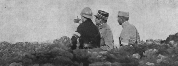 'La visite du President de la Republique au front de Verdun; le general Mangin donne des..., 1916. Creator: Unknown.