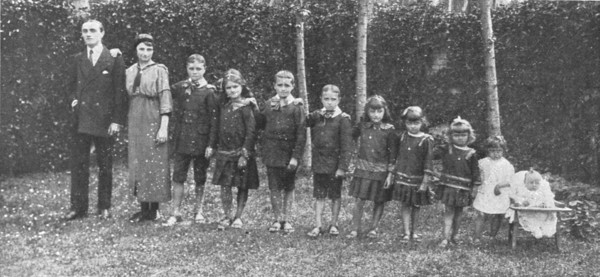 'Les belles familles; les onze enfants de M. et Mme Meresse, photographies avant la..., 1916. Creators: Unknown, M Meresse.