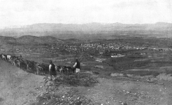 'Sur la route de Monastir; la ville de Monastir vue des hauteurs au Sud-Ouest : a l'horizon..., 1916 Creator: Unknown.