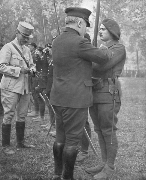 'Autour de la Bataille; Le Caporal Goutaudier, decore par M Poincare de la Legion d'Honneur, 1016. Creator: Unknown.