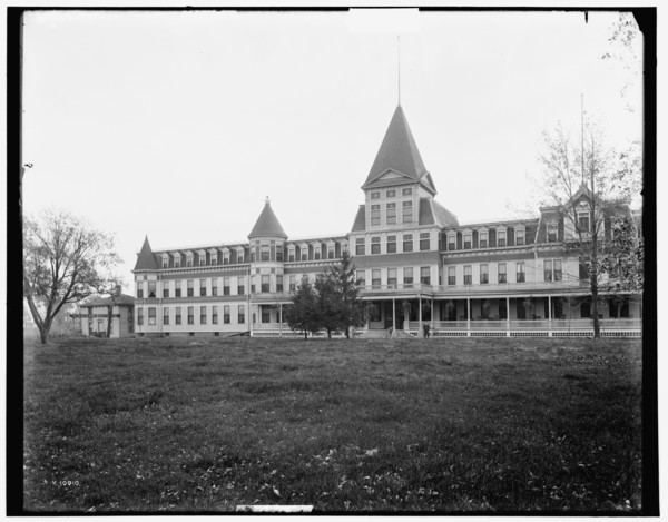 Egnew-Avery Hotel, Mount Clemens, Mich., between 1880 and 1899. Creator: Unknown.