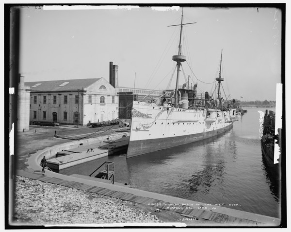 Torpedo boats in the wet dock, Norfolk Navy Yard, Va., c1905. Creator: Unknown.