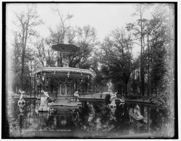 Fountain, Forsyth Park, Savannah, Ga., between 1890 and 1901. Creator: Unknown.
