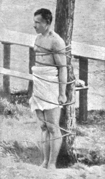 'La peine du poteau; au poteau: deux soldats russes au camp de Lamsdorf, en Silisie', 1917. Creator: Unknown.