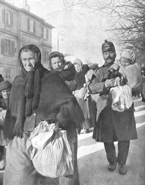 'La Suisse fraternelle; le passage a Geneve des evacues des departements envahis; venant..., 1918. Creator: J Renand.