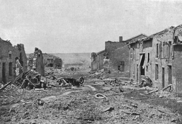 'Devant Verdun; La rue principale de Fleury-devant-Douaumont: les deux camions don’t..., 1916. Creator: Unknown.