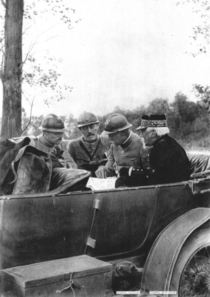 ''Pendant la Bataille; le general Fayolle, commandant l'armee de la Somme, et le general Bal Creator: Unknown.