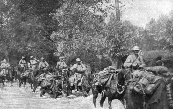 ''Sur L'Aisne; La poursuite de l'ennemi; passage d'un gue de l'Aisne par une equipe de..., 1918. Creator: Unknown.