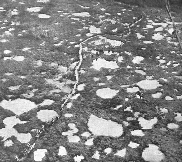 ''En Champagne; L'attaque du 26 septembre 1918, au Nord de Tahure; fantassins un..., 1918. Creator: Unknown.