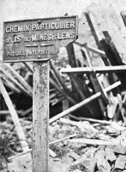 'Ce qui fut Lens; L'ecriteau qui seul indiquait Lens', 1918. Creator: Unknown.