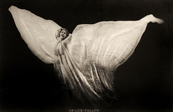 Loïe Fuller in the Dance "La Nuit", 1896. Creator: Langfier, Louis Saul (1871-1948).