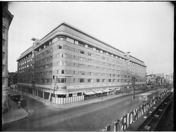 Mount Royal Hotel,  508 - 540 Oxford Street, Marylebone, Westminster, London, mid 20th century. Creator: Herbert Felton.
