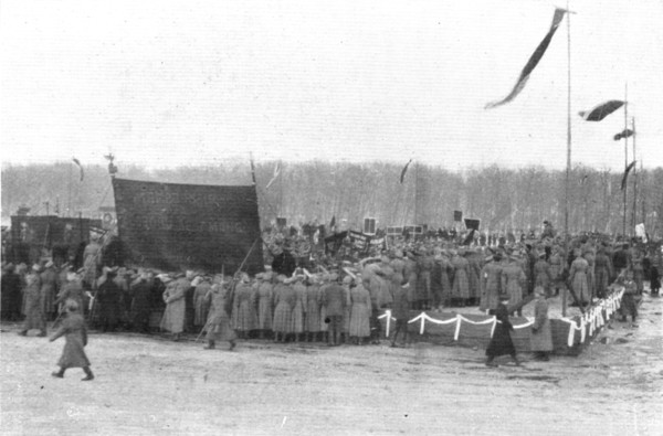 'Les Funerailles des Morts de la Revolution; Les delegations et leurs bannieres l'enclos...,1917. Creator: Unknown.