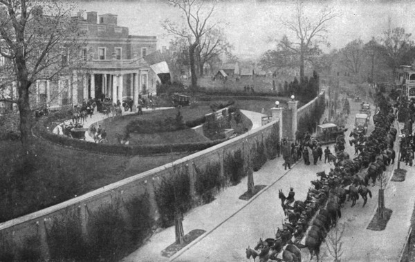 'Sur le Sol Americain; L'arrivee de la mission Joffre-Viviani, le 25 avril 1917, a la..., 1917. Creator: Unknown.