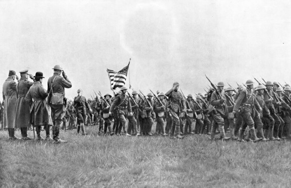 'Les combattants de l'Amerique; Un des premiers regiments Americains engages, le 18th..., 1917. Creator: Unknown.