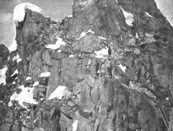 'Sur le front Italien; Dans la region du Tonale: un poste d'acces difficile', 1918. Creator: Unknown.
