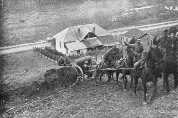 'Aux armees Roumaines ; piece d'artillerie menee a sa position', 1916. Creator: Unknown.