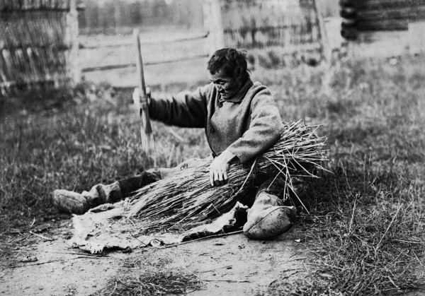 Threshing, late 19th cent - early 20th cent. Creator: I Popov.
